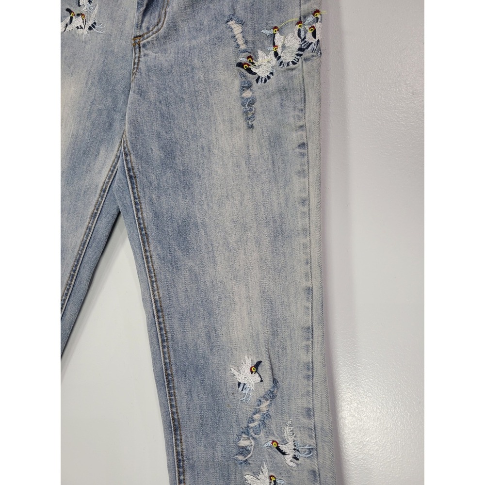 Gianni Bini Womens Embroidered Bird Distressed Light Wash Straight Leg Jeans S - Picture 3 of 8